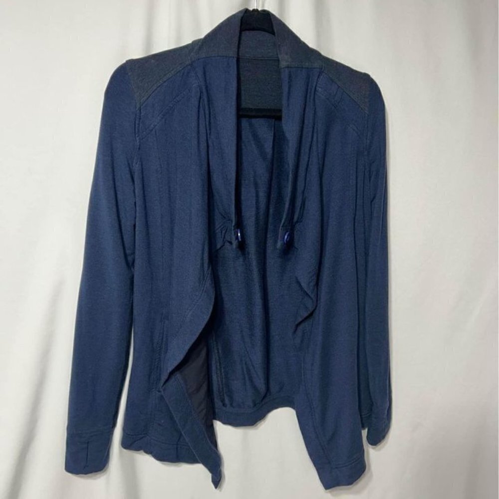 Lululemon woman’s cardigan wrap. 2 button, pockets. Size 4. Navy blue. - Picture 8 of 9